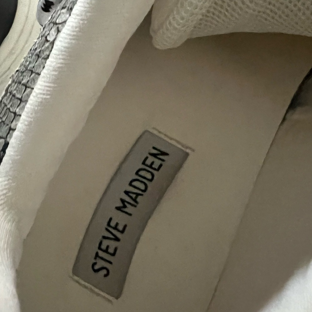Gently used STEVE MADDEN sneakers